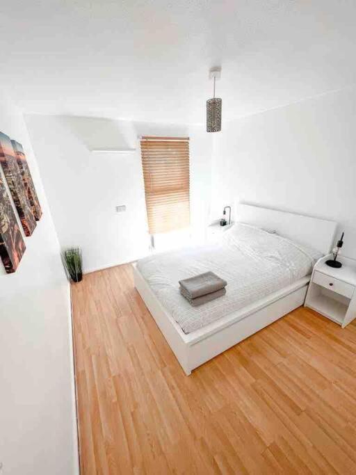 Spacious Two Bedroom Flat Apartment